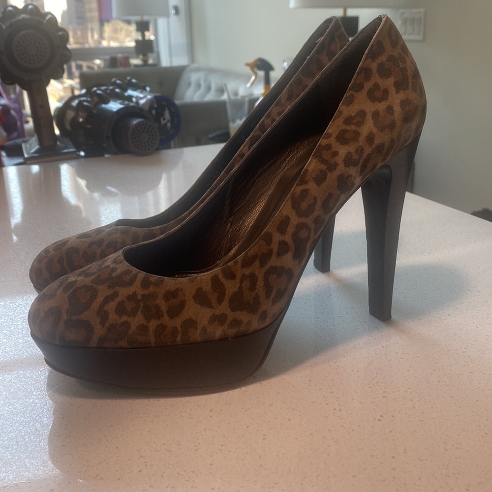 Leopard Print Stuart Weitzman Heels - image 4